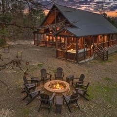 NEW! Prime Cabin, Hot Tub-Firepit-Safari, Sleeps 8
