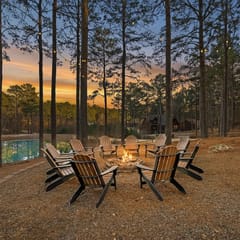 New! Answered Prayers! Pond! Hot Tub! Sleep 22!